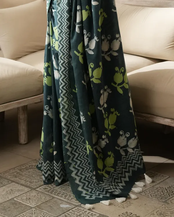 Bottle_Green_Cotton_Mughal_Butta_Dabu_Print_Mul_Saree_For_Women